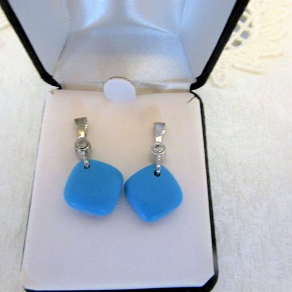 New in Box, Sterling 925 Silver Turquoise Dangle Earrings - Picture 2 of 3